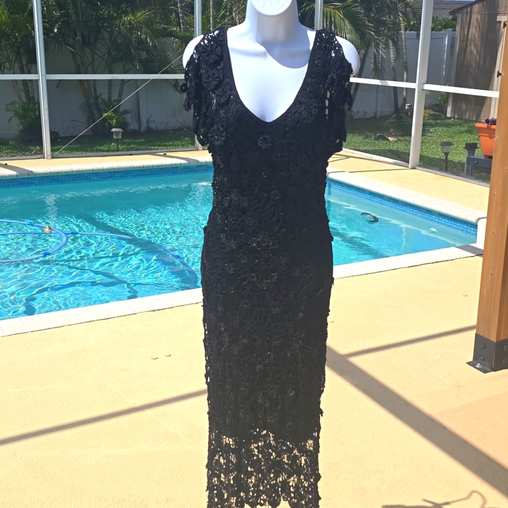 Cartise International Crochet & Beaded Cocktail dress Size: Medium - Picture 8 of 14
